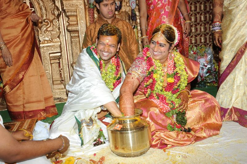 Actress Kavitha Daughter Sravanthi And Chetan Wedding Photos