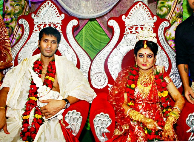 Sreyasi Rudra And Indian Cricketer Ashok Dinda Marriage Photos