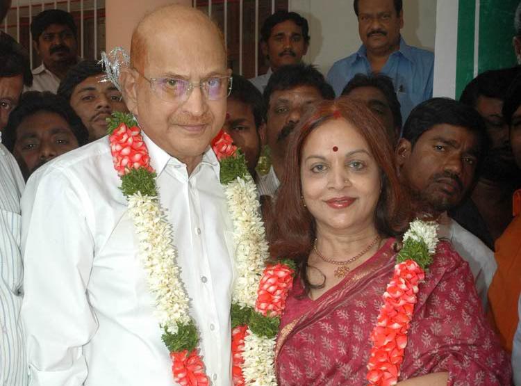 Vijaya Nirmala And Super Star Krishna Marriage Photos